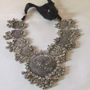 Elegant Silver Necklace with Intricate Detailing